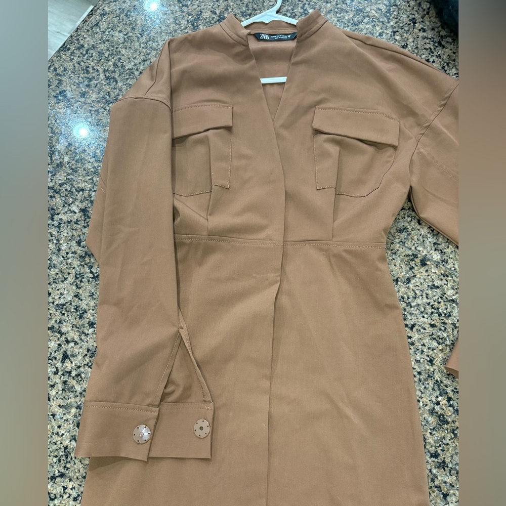 ZARA Dress in brown  XS snap from  very nice. very sleek Like new